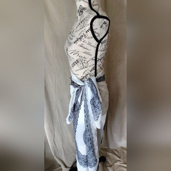 NWOT! White Chiffon Sarong/Scarf w/Black & Gray Medallion Design. One Size - Picture 3 of 12